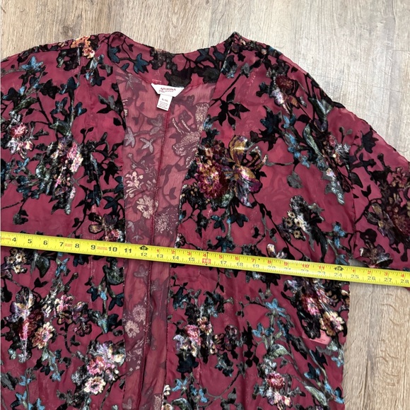 Arizona Jean Co. • Burnout Velvet Floral Kimono - Picture 7 of 11